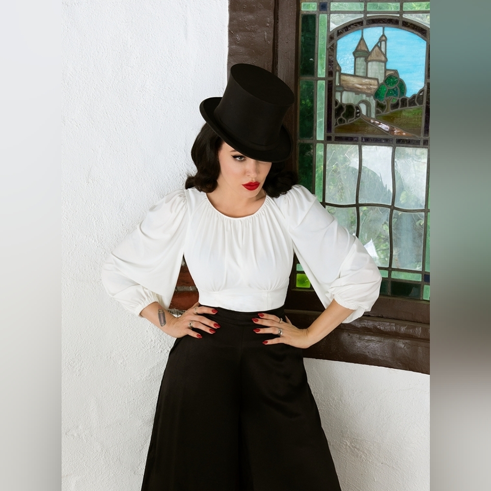 La Femme En Noir Salem Blouse